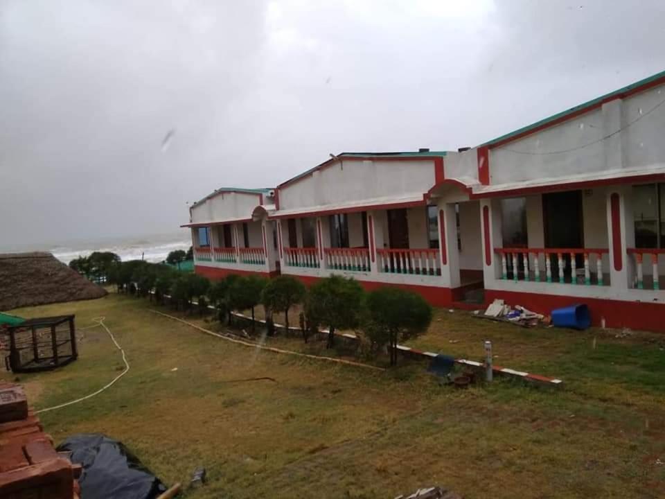 Royal Beach Hotel 2*