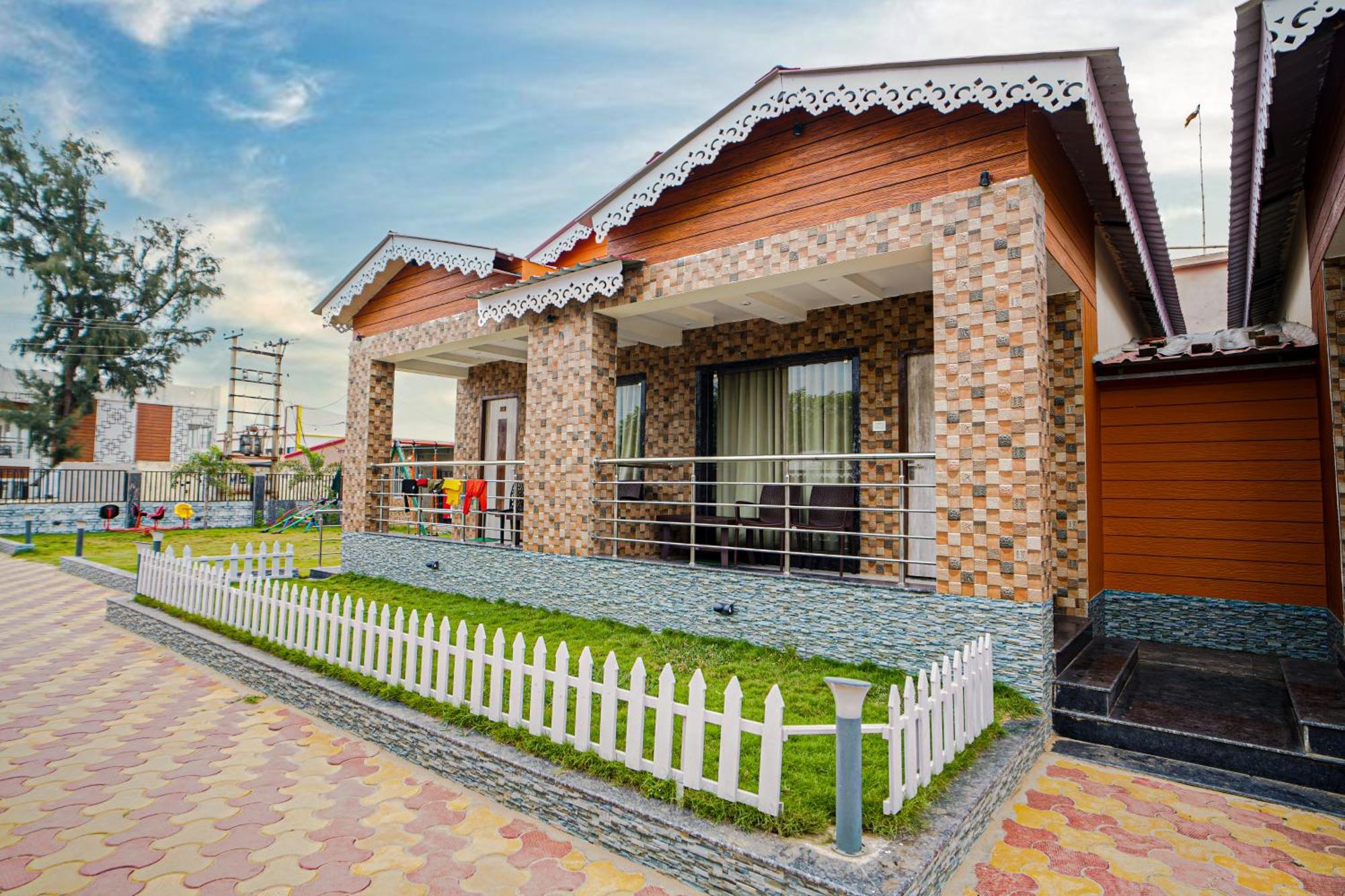 Resort Bombay 4*