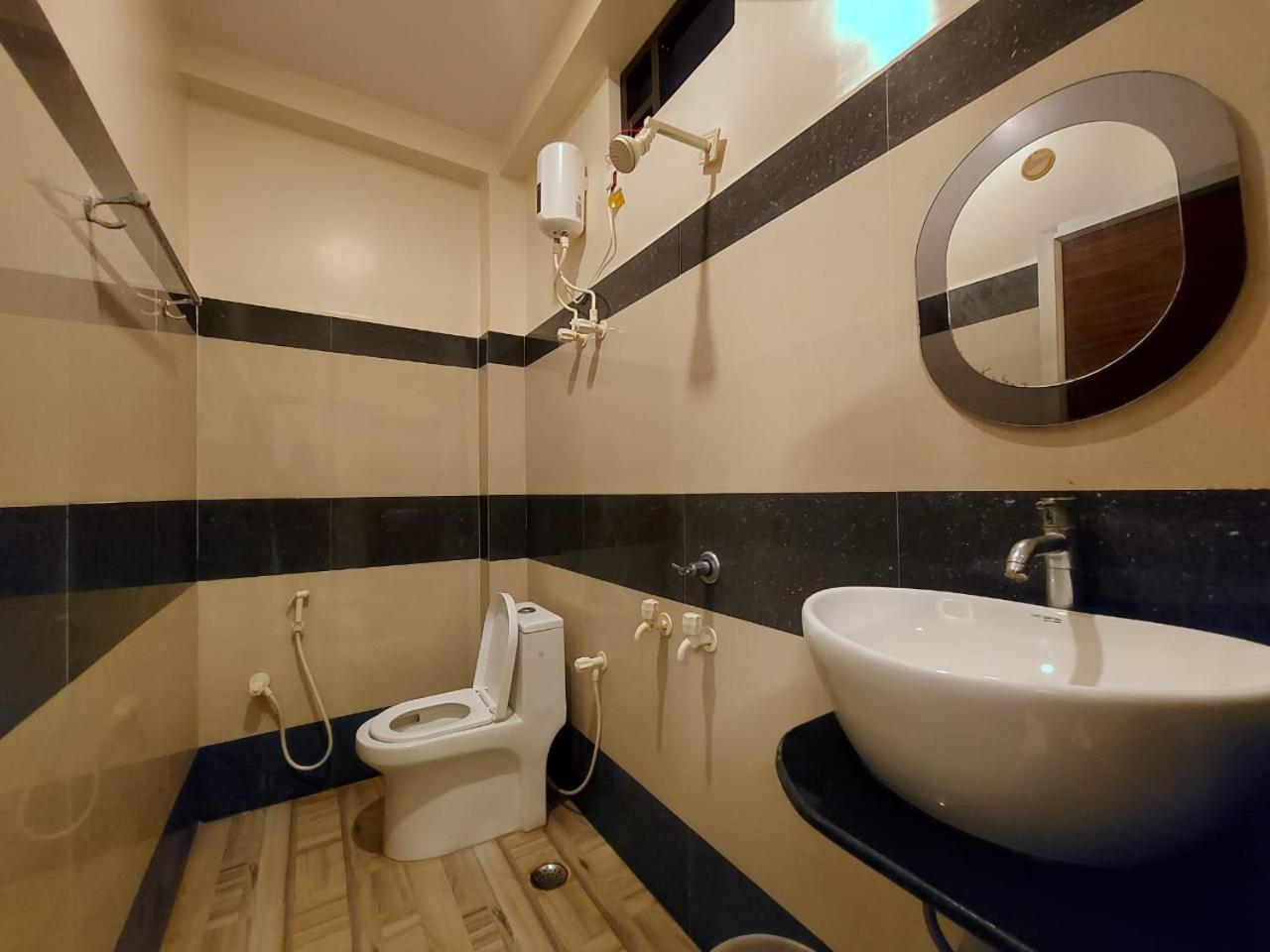 Hotel Blue Stone & Restaurant Mandarmani