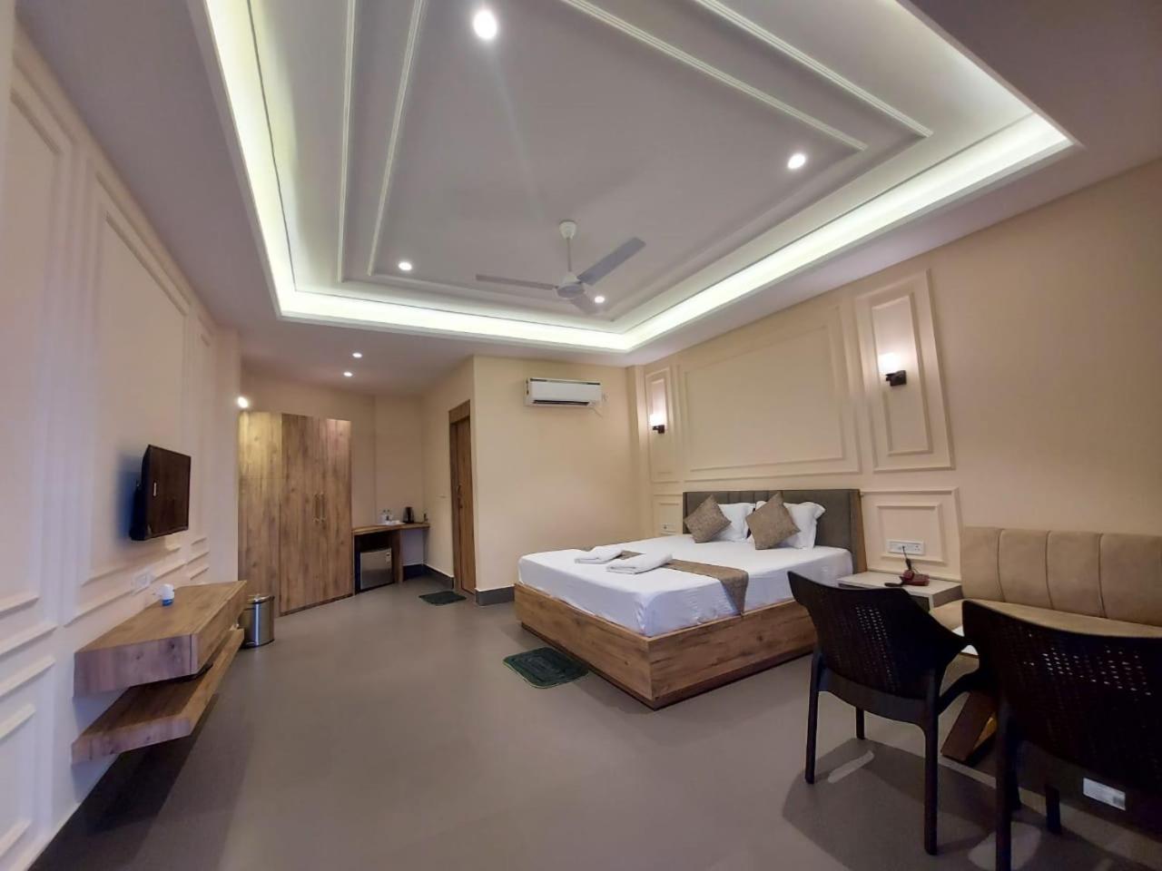 Parth King 4*