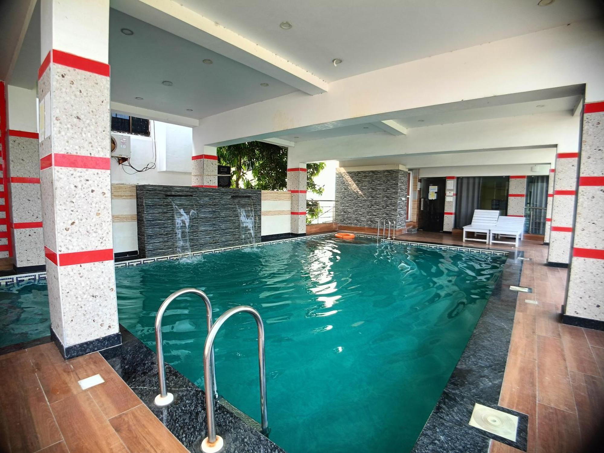 Blue Stone & Restaurant Hotel Mandarmani