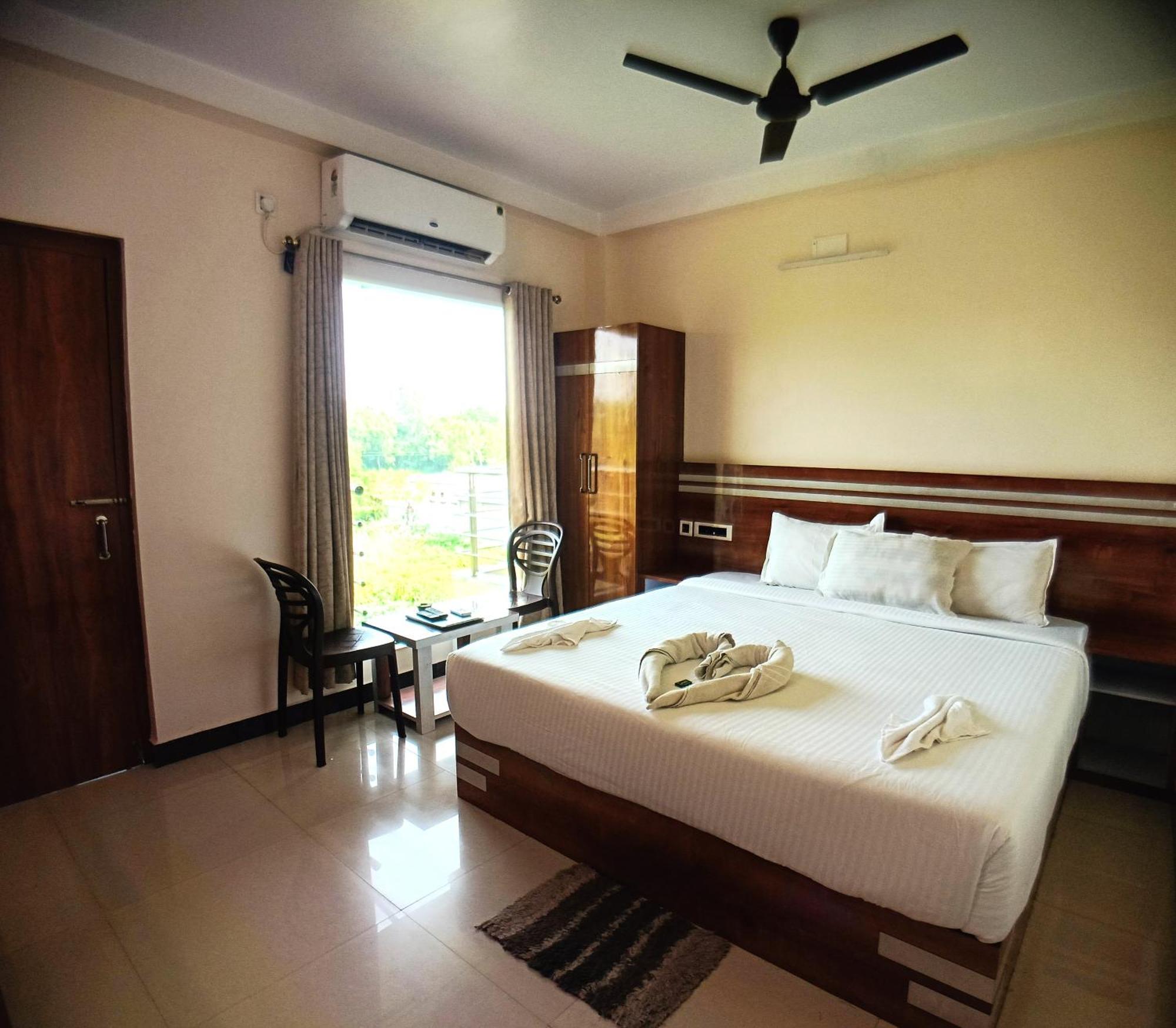 Hotel Blue Stone & Restaurant Mandarmani