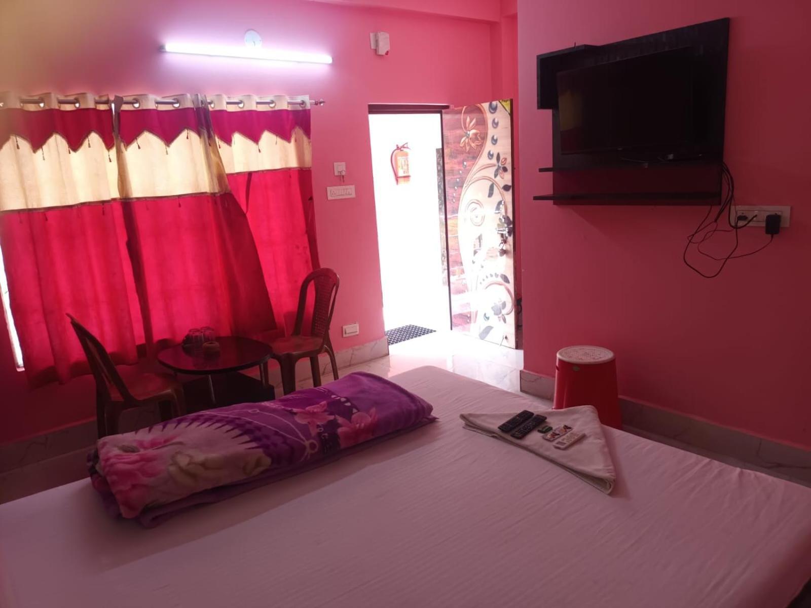Resort Shrestha Beach *