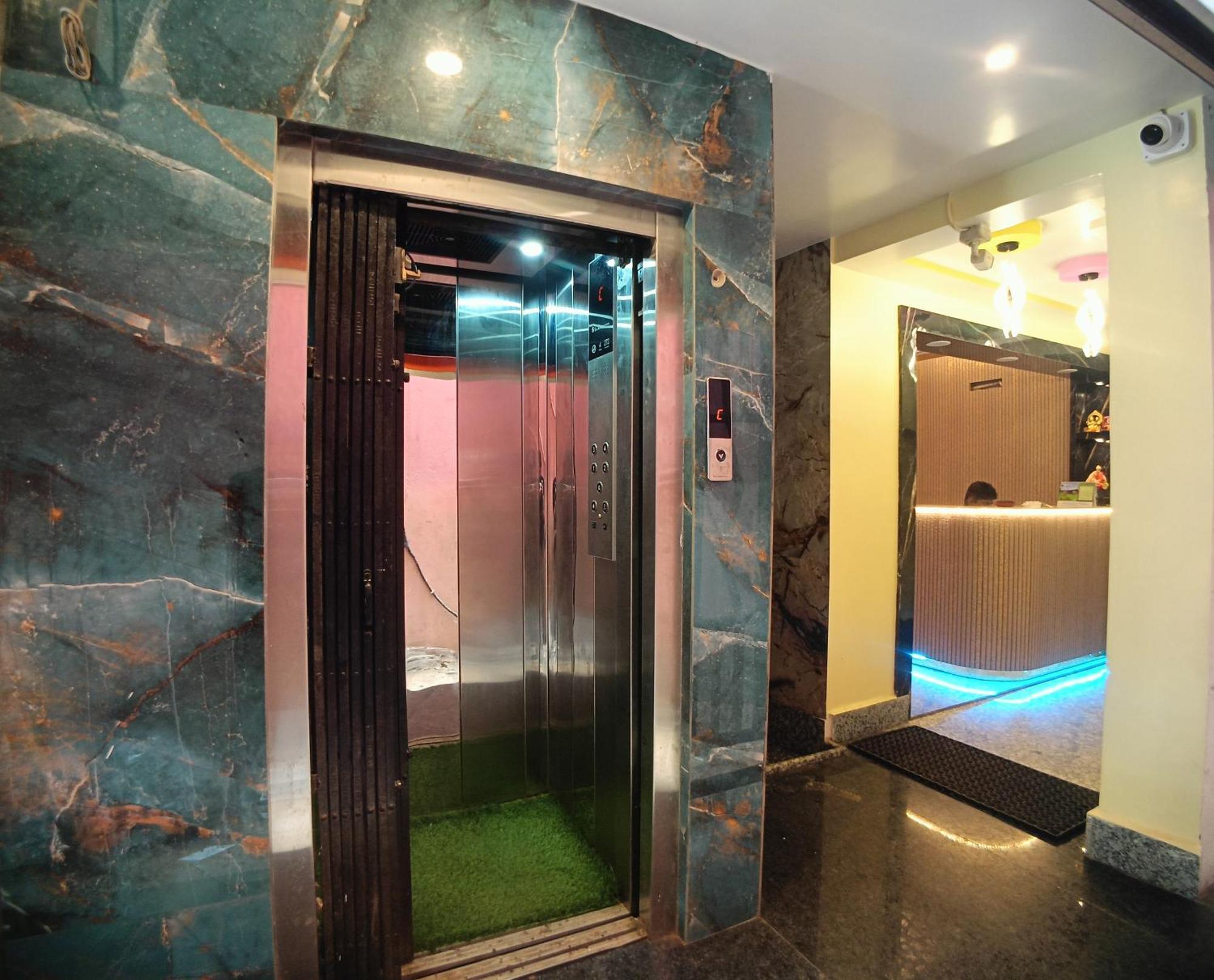 Maniraj Hotel 3*