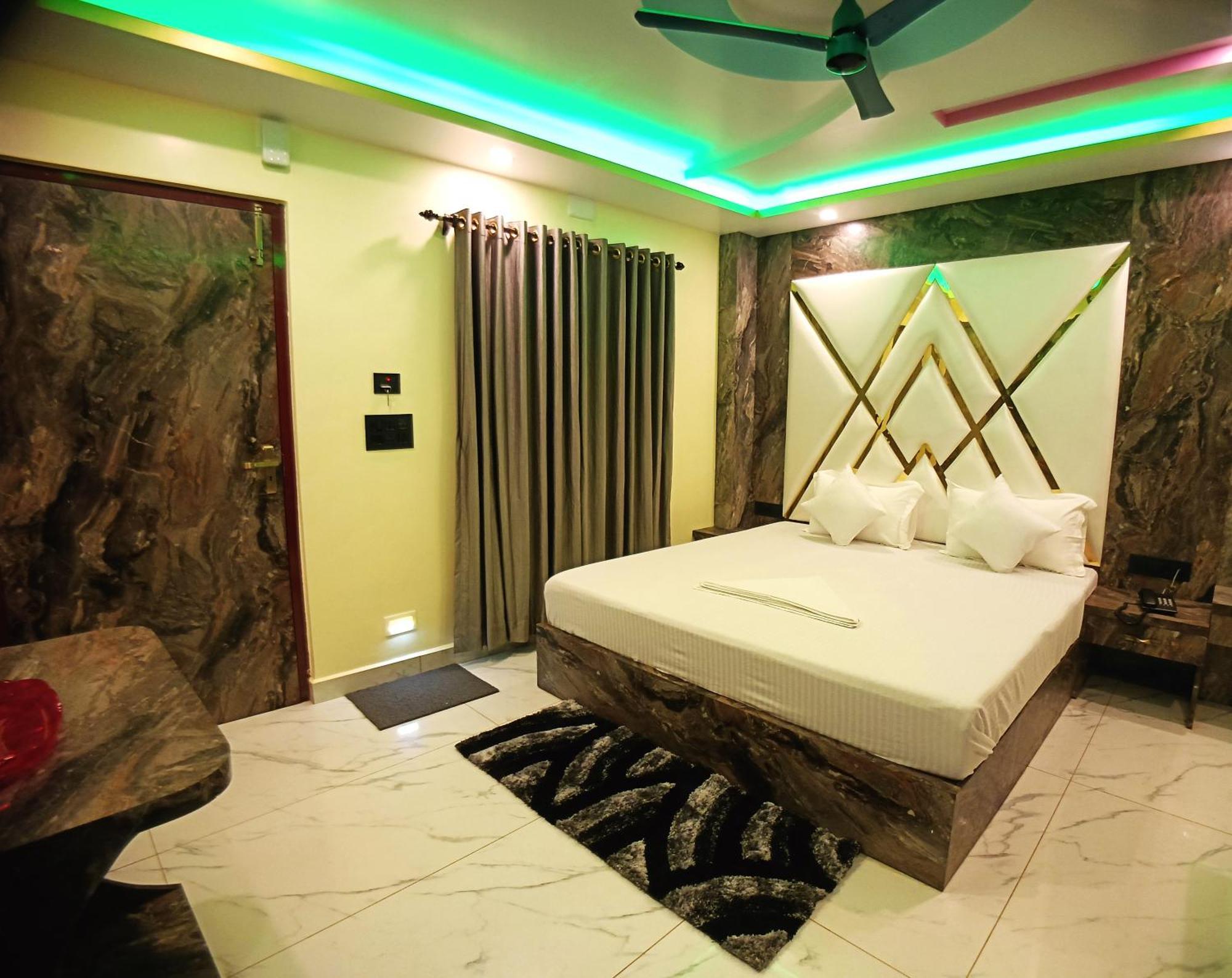 Maniraj Hotel