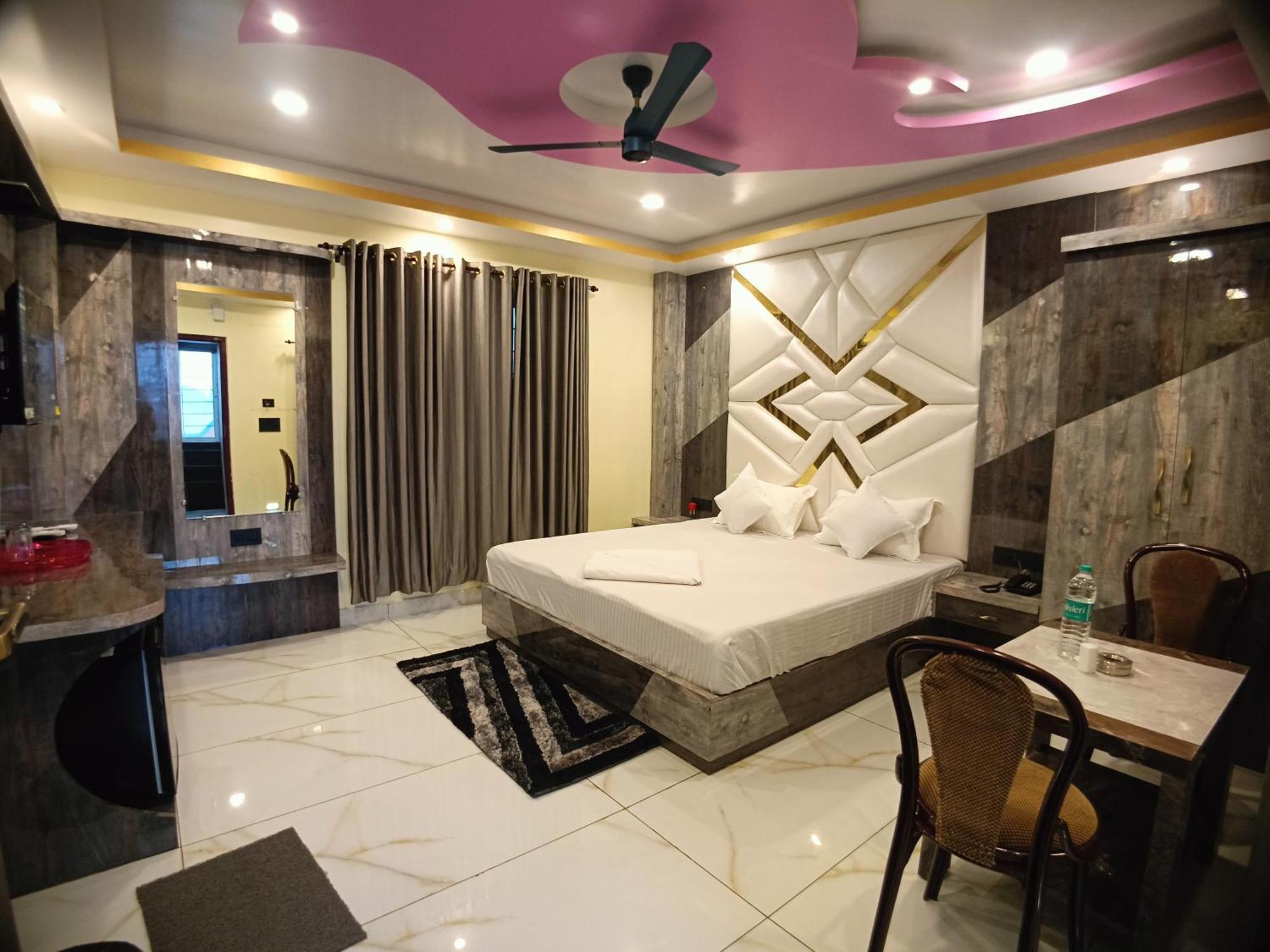 Maniraj Hotel