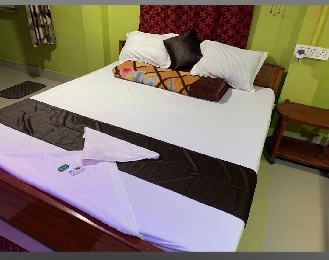 Nirala & Restaurant 4*