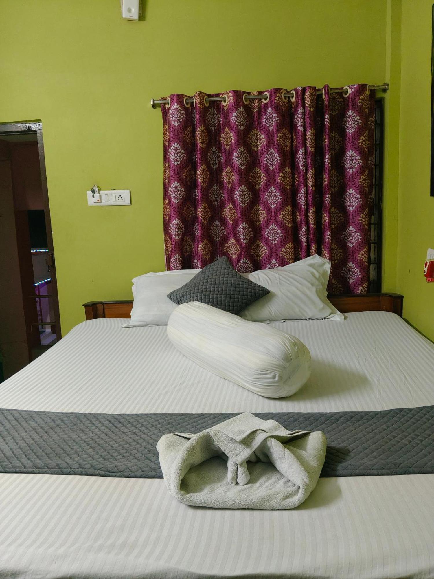 Hotel Nirala & Restaurant