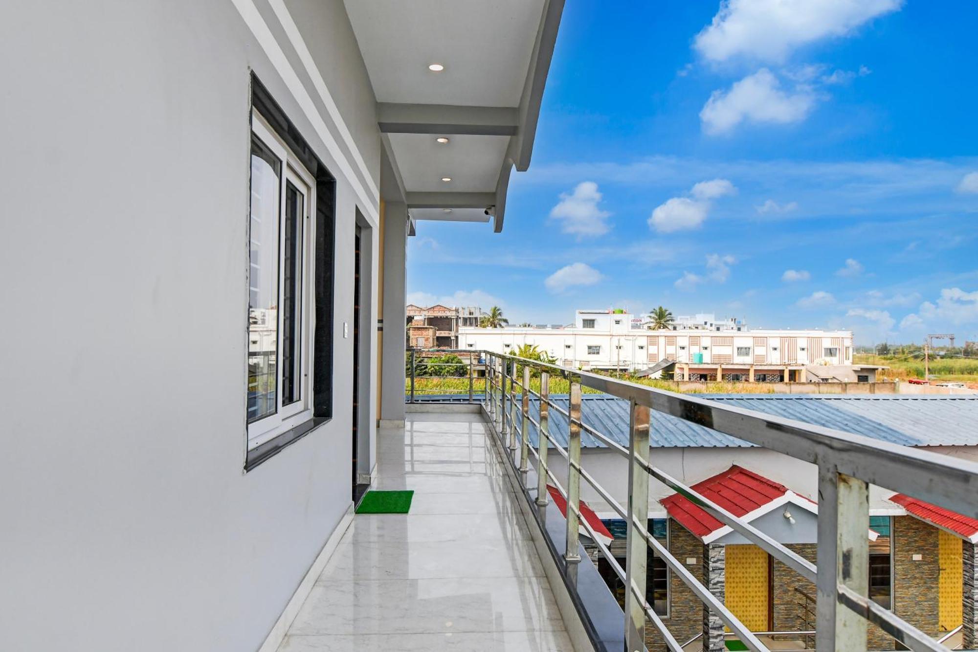 Hotel O Sea Wander *
